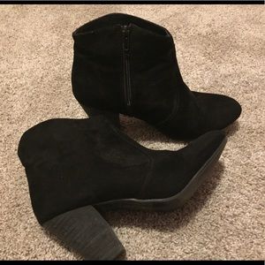 REPORT Black Ankle Booties